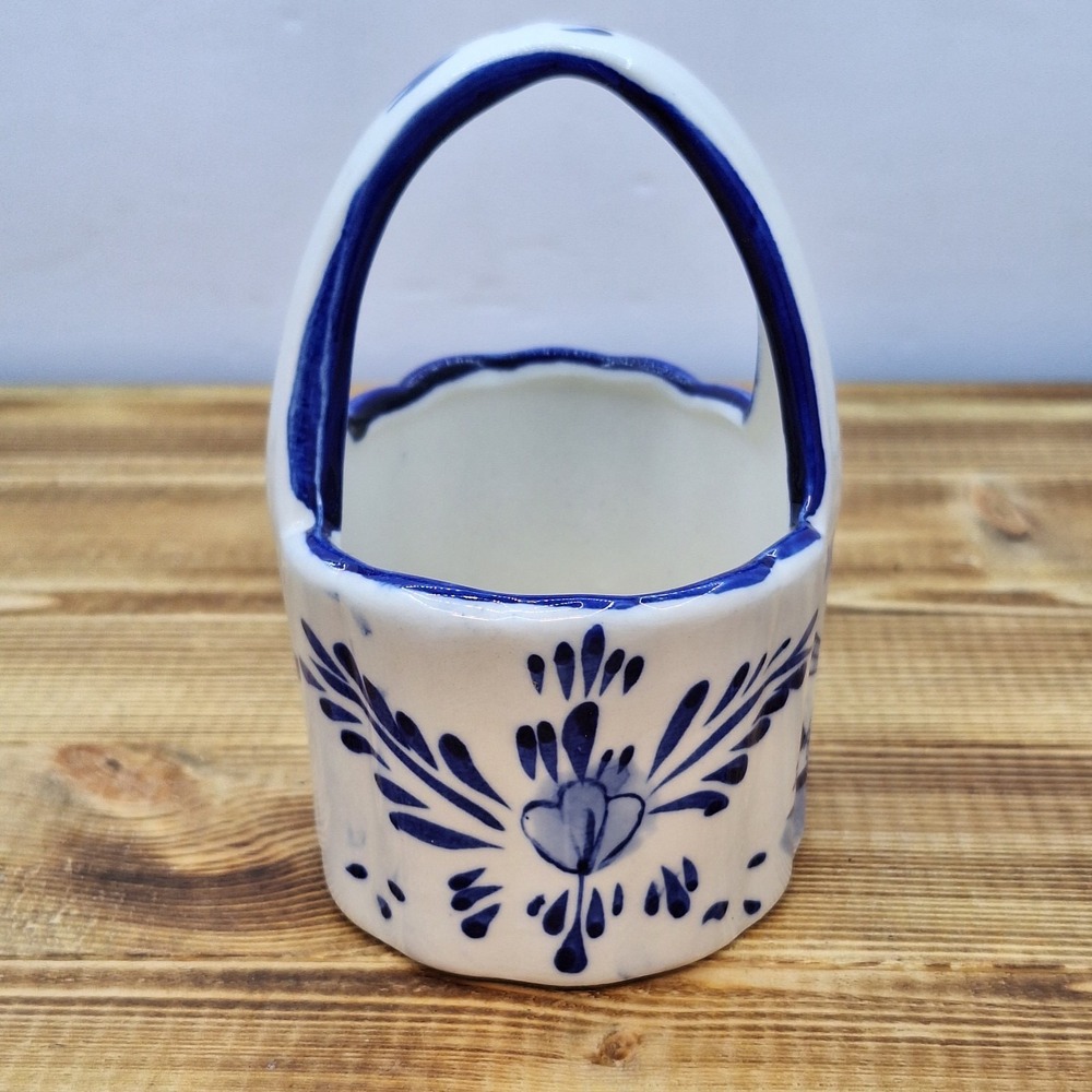 Blue and White Porcelain Handled Basket with Windmill Scene Unbranded‎ - Picture 5 of 9